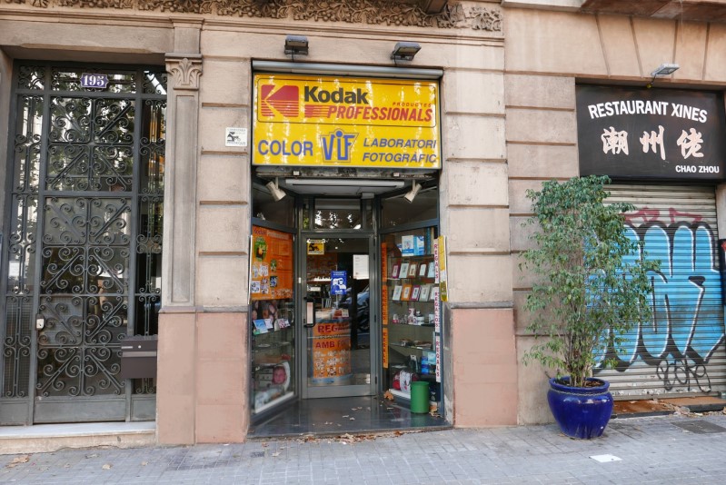 Revelar fotos baratas en Barcelona de cámara desechable, negativo analógico, en Barcelona, Colorvif